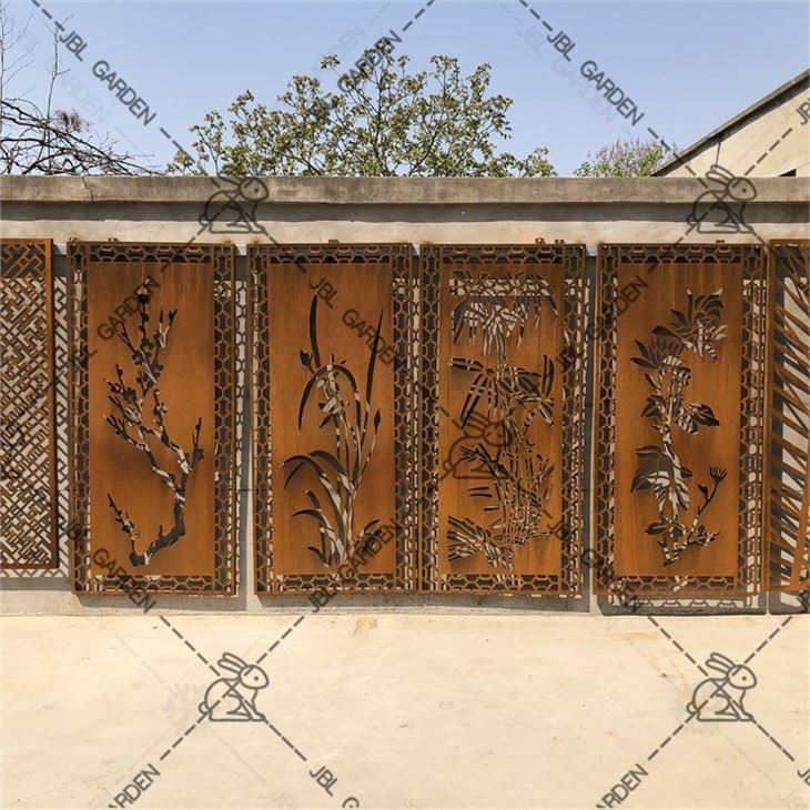 Layar Baja Corten Dengan Penyangga