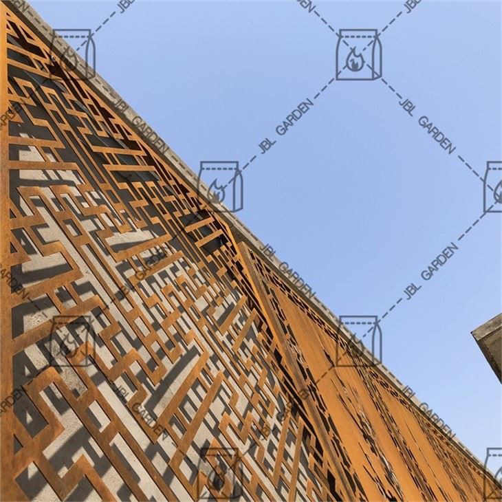 Layar Baja Corten Gaya Morden
