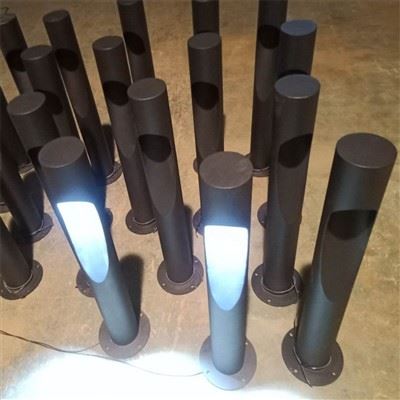 Lampu Taman Hitam