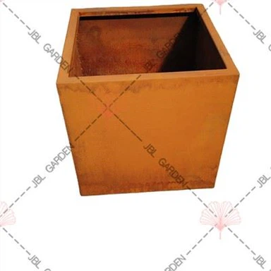 Kotak Penanam Logam Hitam
