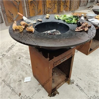 Lubang Api Taman Luar Ruangan Dengan Panggangan Barbekyu