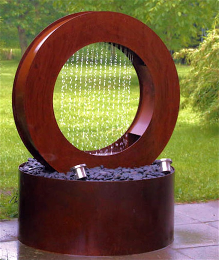 Rust-Finish Corten Moon Water Feature Durable Landscape Ornament factory