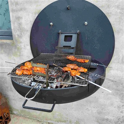 Panggangan Bbq Terpasang di Dinding Hitam